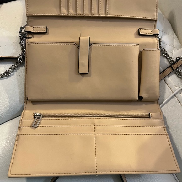 Guess Wallet - Picture 8 of 16